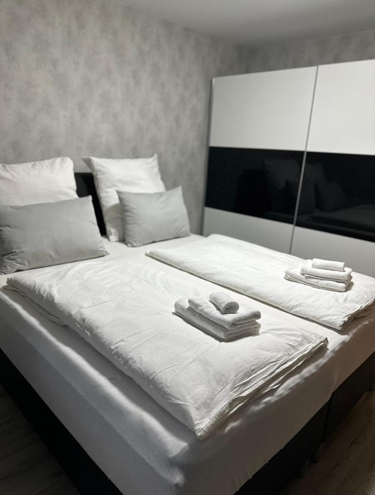 Fewo Am Deich 1 Zentral Mit Stadtblick Und Kontaktloser Check In Bremerhaven Bagian luar foto